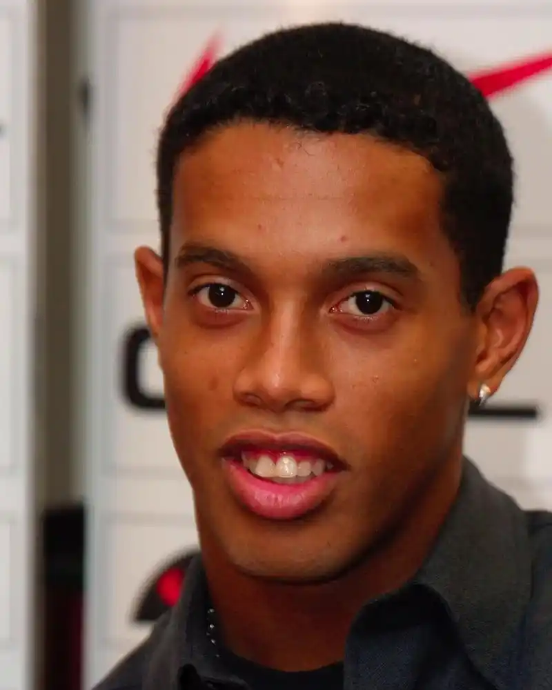 他将目光投 他将目光投